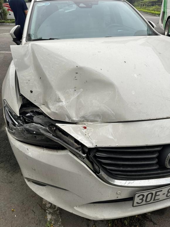 Chiếc xe của MC Thảo Vân sau khi bị tai nạn.