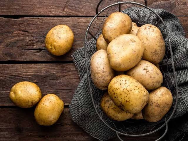 Nhiệt độ thích hợp để bảo quản khoai tây trong nhiều tháng không hỏng là từ 6 đến 10 độ C.
