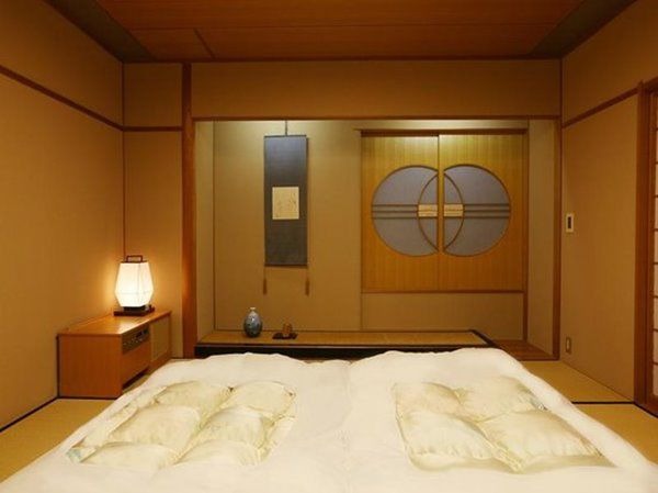 Người Nhật tin rằng nếu ngủ trên giường quá mềm sẽ không tốt cho xương khớp.