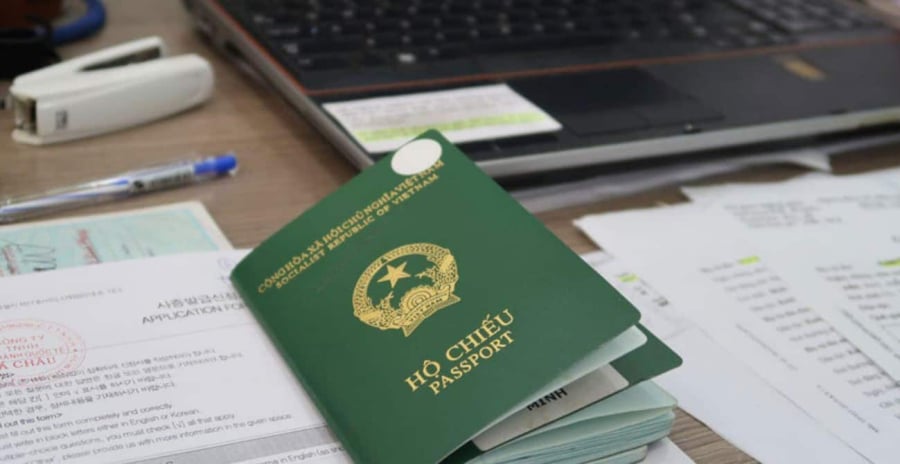 Kể từ ngày 1/1/2024 đến hết ngày 31/12/2025, công dân Việt Nam nộp hồ sơ đề nghị cấp hộ chiếu theo hình thức trực tuyến (cấp hộ chiếu online) sẽ được áp dụng mức thu phí bằng 90% mức thu phí hiện hành.