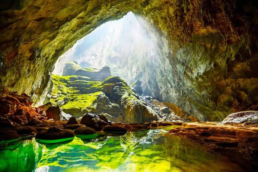 Vườn quốc gia Phong Nha - Kẻ Bàng, nơi sở hữu một số hang động tự nhiên lớn nhất hành tinh, đã được UNESCO vinh danh là di sản thiên nhiên thế giới