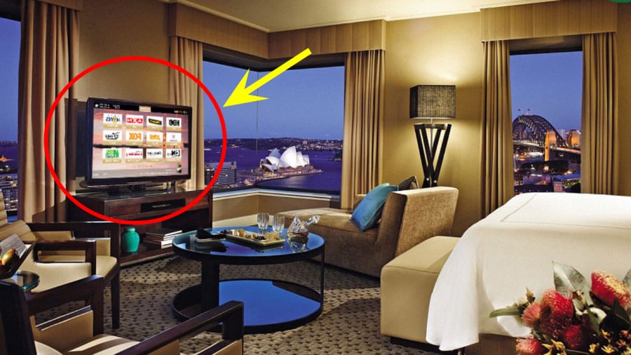 Bạn nên kiểm tra kỹ khu vực tivi trong phòng khách sạn để tránh trường hợp bị gắn thiết bị quay lén.