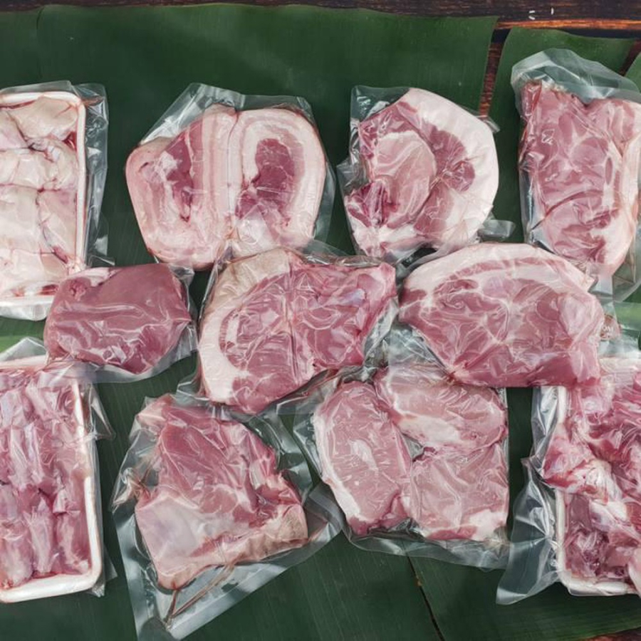 Sau khi lau khô miếng thịt, bạn có thể cho chúng vào các túi nilon và bảo quản trong ngăn đá tủ lạnh.
