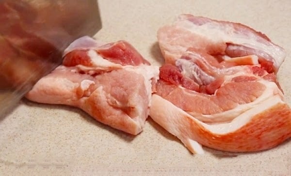 Để tiết kiệm thời gian và chi phí, nhiều người đã nghĩ ra cách mua số lượng lớn thịt lợn và bảo quản trong tủ lạnh để sử dụng dần.