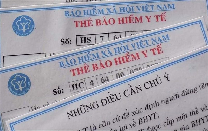 Trong trường hợp mất thẻ bảo hiểm y tế giấy mà không có điện thoại thông minh, người tham gia bảo hiểm y tế có thể đến cơ quan Bảo hiểm xã hội địa phương để thực hiện thủ tục đổi lại thẻ (không thay đổi thông tin), không phân biệt địa điểm thường trú hay tạm trú.

