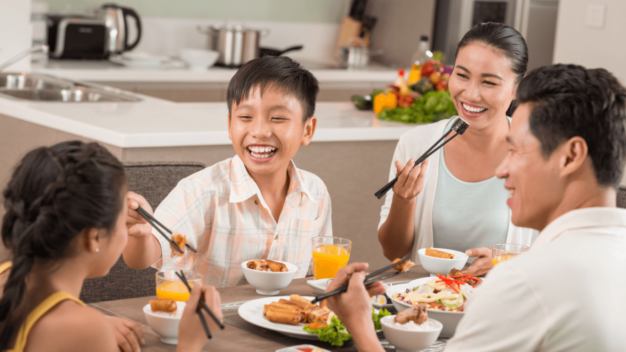 Cuộc sống gia đình, hạnh phúc hay không, thường được thể hiện qua cách ăn uống của mỗi thành viên