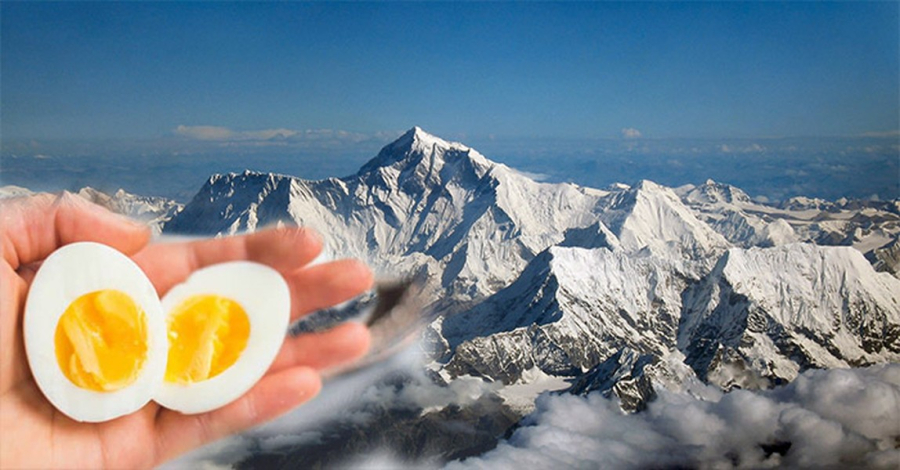 Do nhiệt độ sôi của nước trên đỉnh Everest quá thấp nên việc luộc chín trứng là không thể