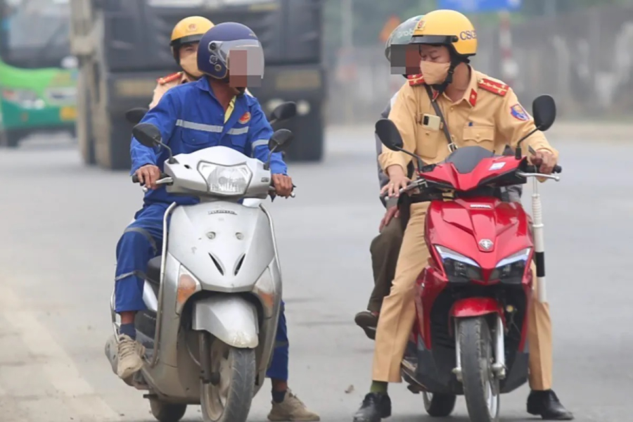 Cảnh sát giao thông trong tuần tra, kiểm soát được áp dụng các biện pháp ngăn chặn và xử lý các hành vi vi phạm về giao thông đường bộ, trật tự xã hội    