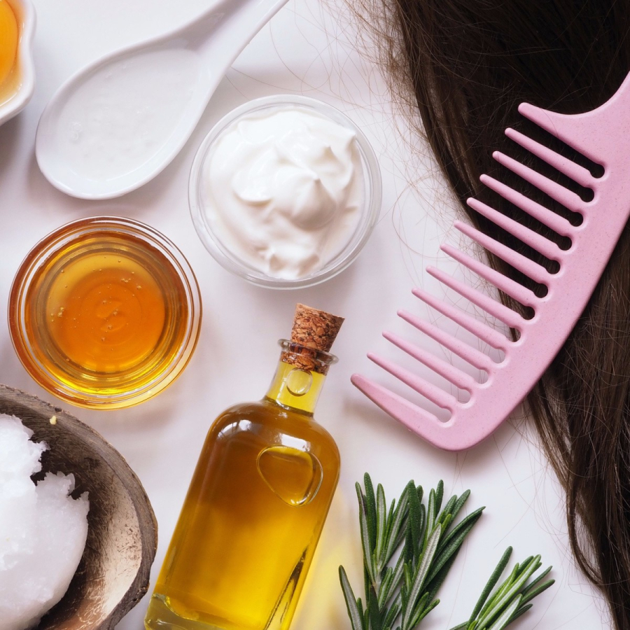 Dầu hương thảo có thể thúc đẩy tuần hoàn da đầu và, có khả năng hỗ trợ mọc tóc