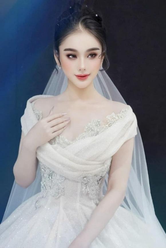 Nữ ca sĩ chuyển giới Lâm Khánh Chi bất ngờ thông báo tổ chức đám cưới.