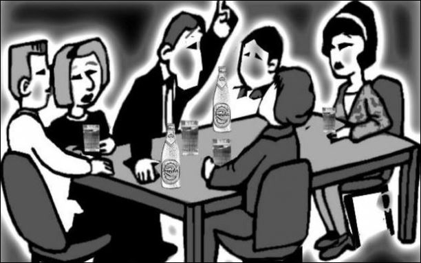 Khi nhận được lời mời mà đến buổi tụ họp bạn chỉ thấy người lạ thì đừng nên tham gia. (ảnh minh họa)