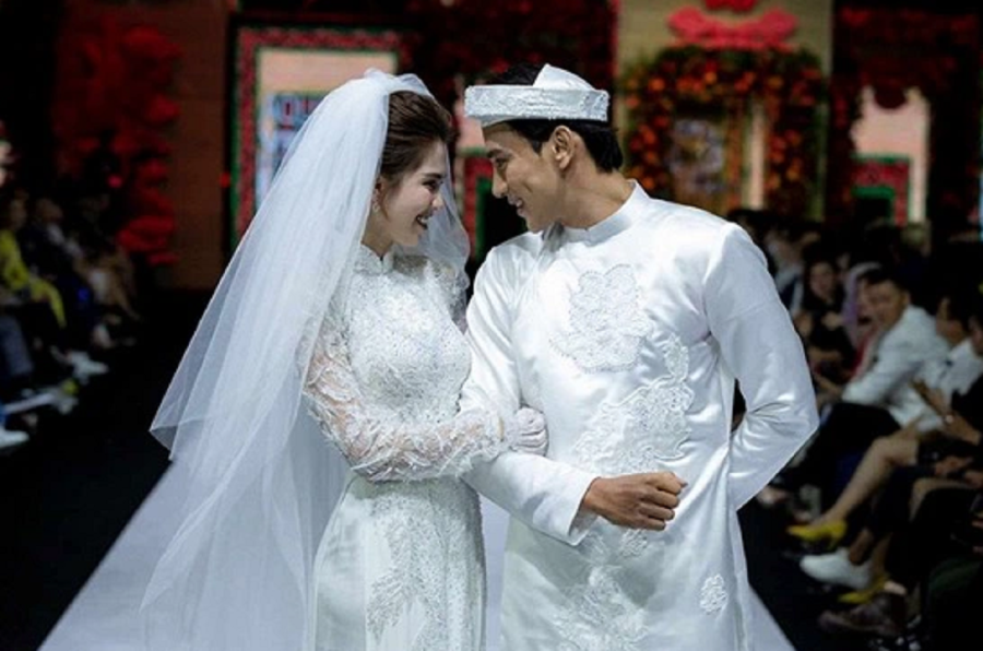 Netizen lan truyền chóng mặt hình ảnh Ngọc Trinh mặc chiếc áo dài màu trắng truyền thống 