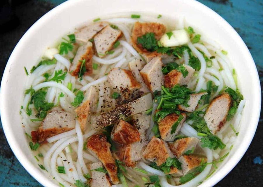 Bánh canh chả cá không chỉ là món ăn được lòng người dân Ninh Thuận, mà còn là món hấp dẫn đối với du khách