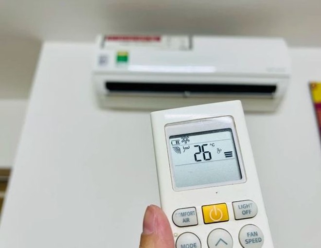 Ví dụ, nếu nhiệt độ cao nhất trong ngày là 34°C, thì nên đặt điều hòa ở mức 26-27°C. 