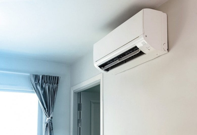 Nếu bật điều hòa ở 28°C vẫn cảm thấy nóng, bạn có thể bắt đầu bằng cách đặt điều hòa ở mức 26°C và sau đó bật chế độ Sleep (chế độ ngủ).