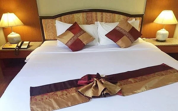 Những công dụng của 4 chiếc gối trên giường khách sạn
