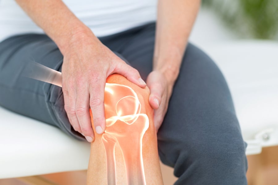 Đau nhức chân là một tình trạng xương khớp thường gặp, nhưng nếu đau dai dẳng thì bạn nên đi thăm khám. 
