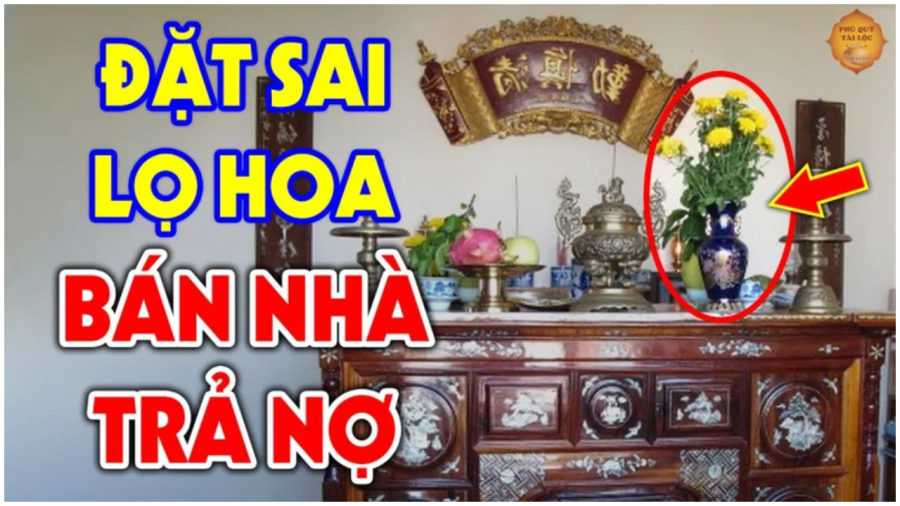 Hoa cúng trên bàn thờ hút lộc