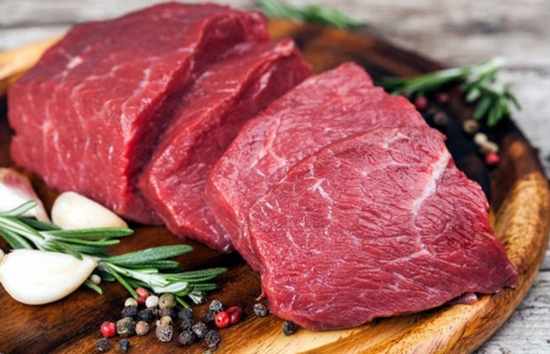 Thịt bò ngon là bước đầu để có món bò xào ngon.