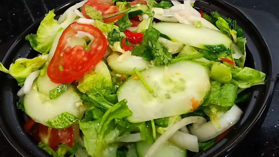 Salad cần tây cân bằng và bổ dưỡng