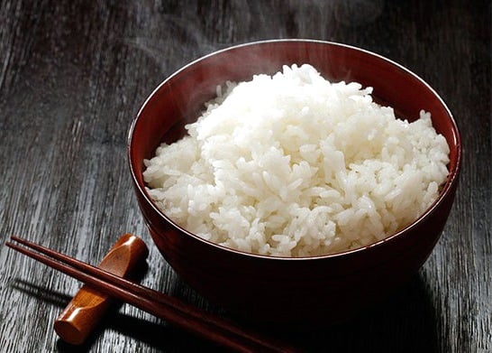 Việc đầu tiên để có nồi cơm ngon là chọn được gạo tốt.