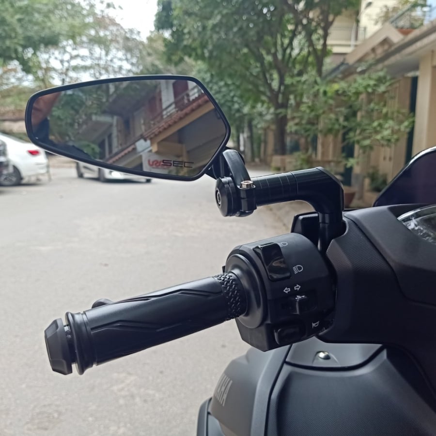 Theo quy định, xe máy chỉ có 1 chiếc gương chiếu hậu vẫn có thể bị phạt.