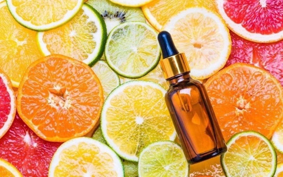 Serum vitamin C giúp tái tạo làn bị tổn thương để làn da đẹp