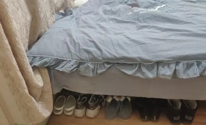 Không đặt giày dép ở gầm giường nó ảnh hưởng đến giấc ngủ