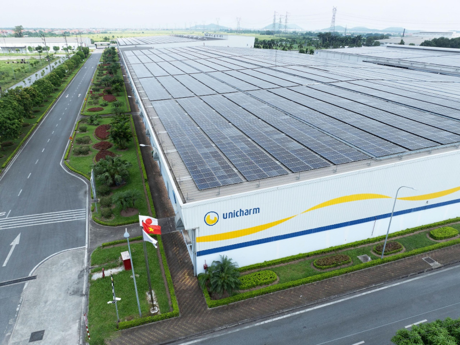 Nhà máy Diana Unicharm chuyển dần sang sử dụng năng lượng mặt trời trong sản xuất