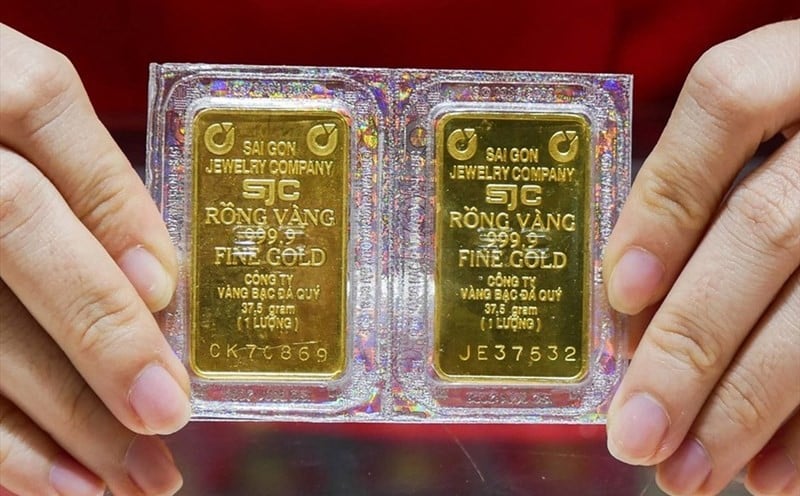 Có 100 triệu bạn nên mua vàng hay gửi tiết kiệm để hưởng lợi nhiều hơn