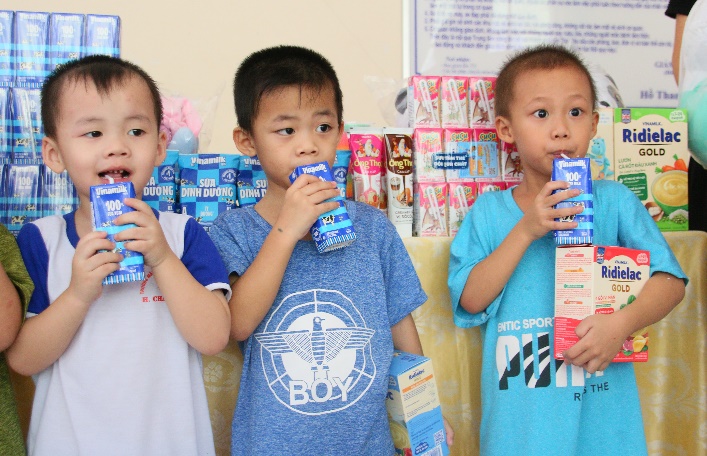 Từ tháng 5/2024, 1.179 trẻ em TP Cần Thơ được uống sữa mỗi ngày từ Quỹ sữa với 106.110 hộp sữa được trao tặng