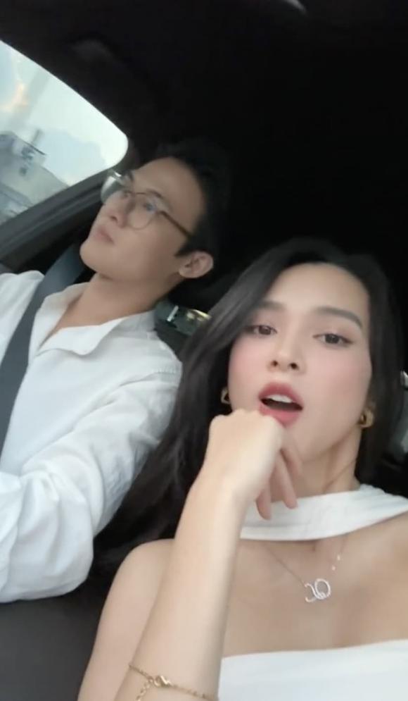 Quỳnh Lương đã đăng tải một đoạn clip khoe khoảnh khắc cực tình cảm bên Tiến Phát. 
