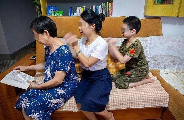 Bà Vương, một người mẹ gần trăm tuổi, là một tấm gương sống đáng kính trong mắt các con.