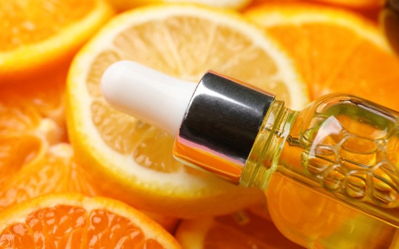 Serum vitamin C giúp làm mờ các vết thâm nám, tàn nhang hiệu quả 