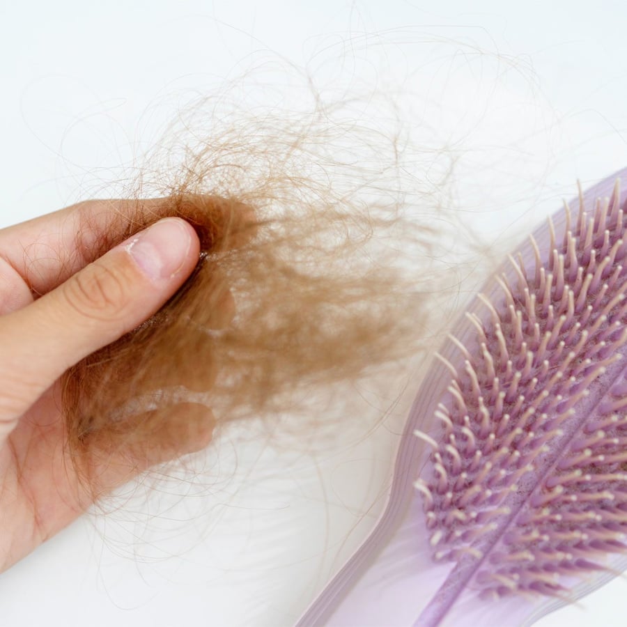 Các sản phẩm nuôi dưỡng, dưỡng ẩm và không quá mạnh hoặc quá mạnh mới an toàn cho tóc. 