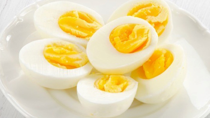 Trứng luộc là món ăn cực ít calo, nên vô cùng thích hợp là món ăn vặt cho người muốn giảm cân