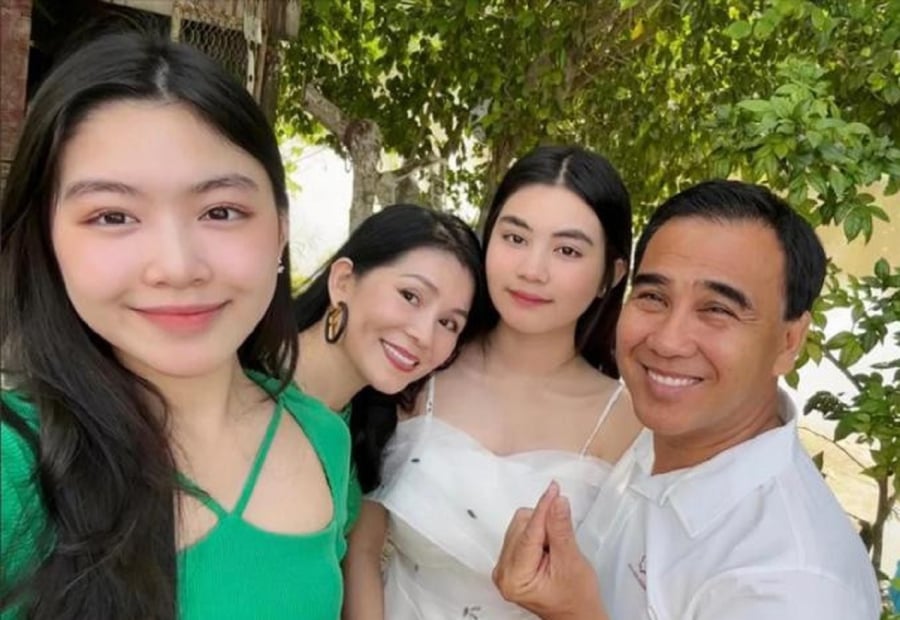Quyền Linh tiết lộ 2 con gái cảm thấy áp lực vì bố nổi tiếng