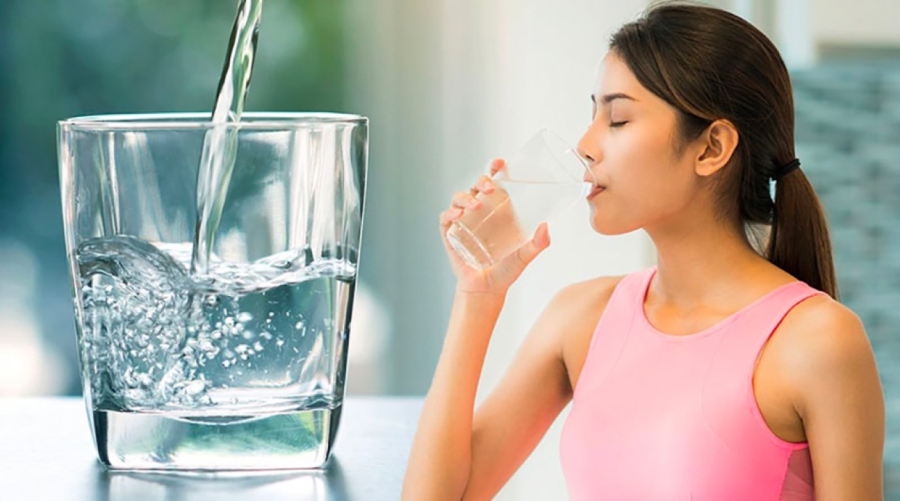 Hình thành thoái quen uống nước tốt sẽ giúp cơ thể thêm dẻo dai, linh hoạt, sức khỏe nâng nâng cao. (Ảnh minh họa)