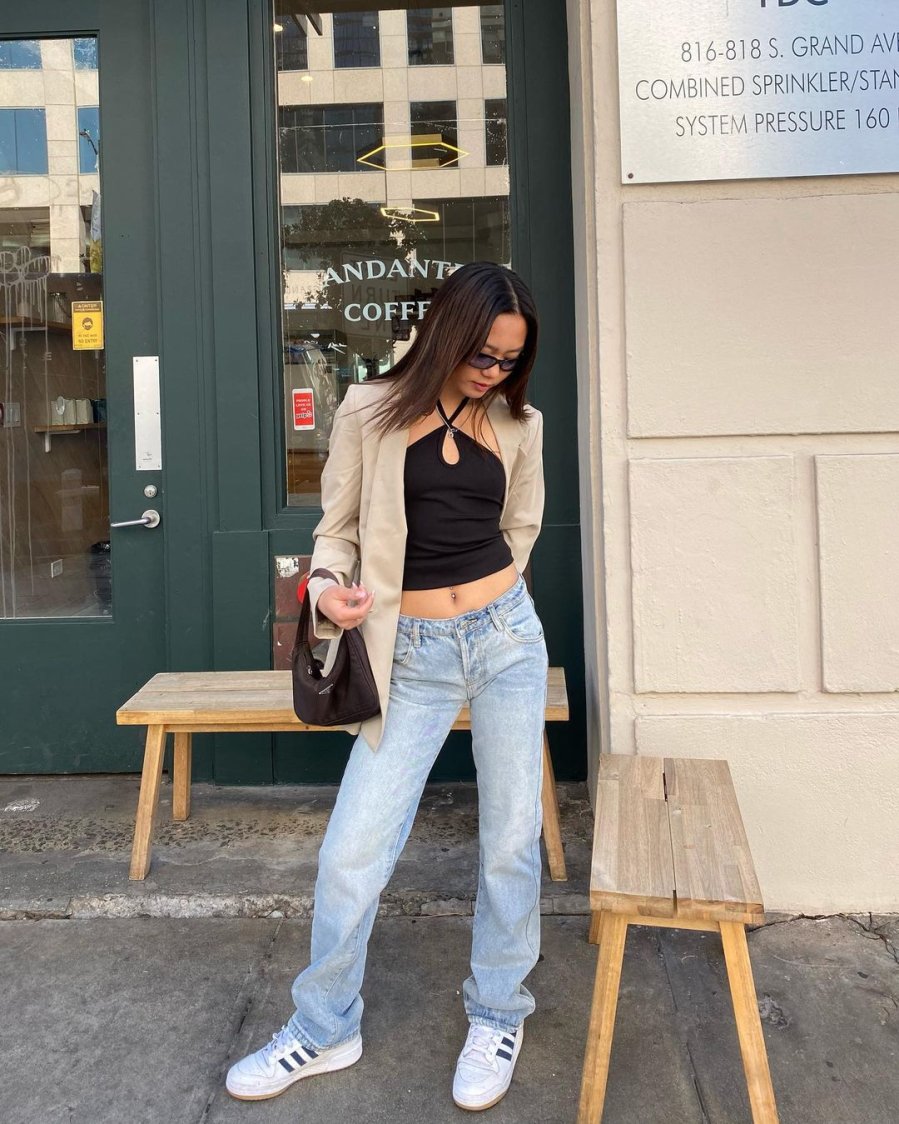 Blazer cùng quần jeans nhanh chóng nhận được nhiều sự ưu ái của đông đảo các tín đồ