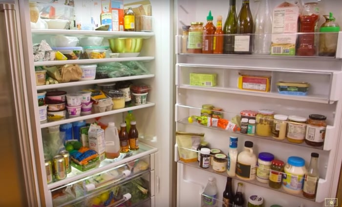 Nếu tủ lạnh trống trải thì chứng tỏ tài chính có thể đang eo hẹp, hoặc sắp tới gia đình gặp phải sự hao hụt tiền bạc.