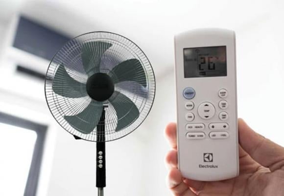 Để đạt hiệu quả tối ưu, bạn nên điều chỉnh nhiệt độ điều hòa ở mức từ 27 - 28 độ C khi kết hợp sử dụng quạt. 
