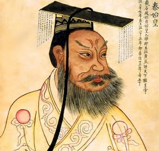 Sau này, Triệu Cao dần trở thành một nô tài thân cận của Tần Thủy Hoàng, được giao nhiệm vụ quan trọng giữ ngọc tỉ truyền ngôi