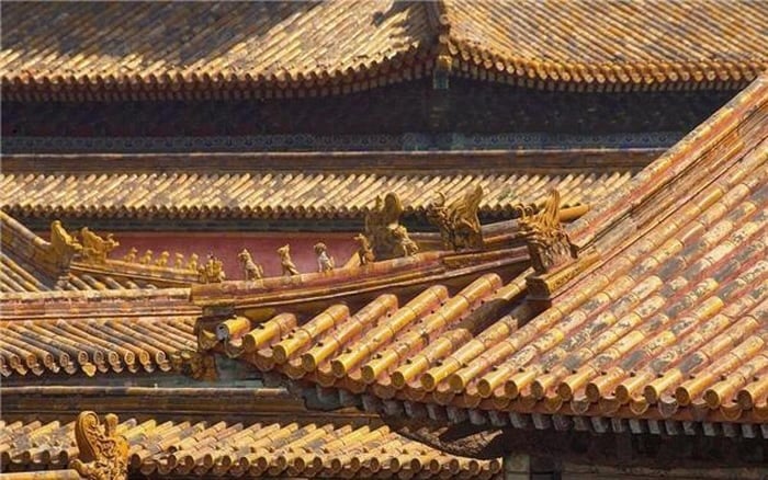 Hầu hết các mái nhà trong Tử Cấm Thành được thiết kế với độ cong và góc nhọn đặc trưng