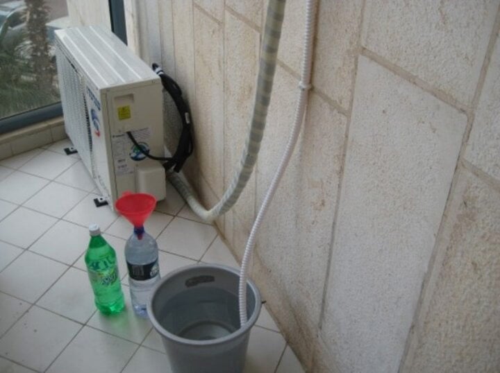 Nước thải chảy ra từ ᵭiḕu hòa bạn có thể sử dụng cho việc vệ sinh nhà cửa, rửa xe máy, tưới cȃy …    