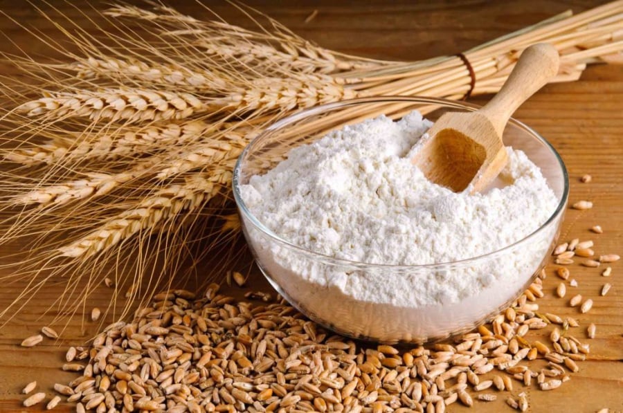 Bột mì là nguyên liệu bình dân và dễ tìm thấy trong gian bếp có khả năng giúp da sáng mịn.