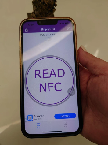 ấn vào nút “Read NFC” 