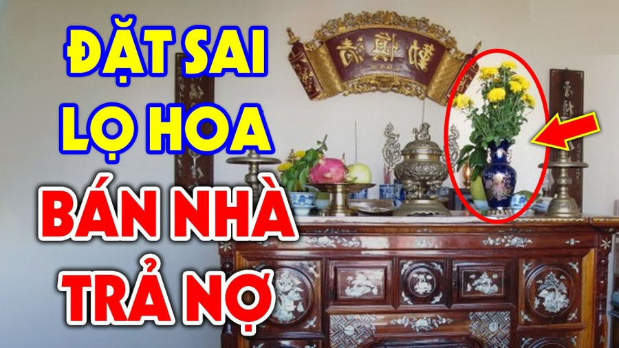 Lọ hoa đặt bên trái hay bên phải trên bàn thờ mới hút lộc?