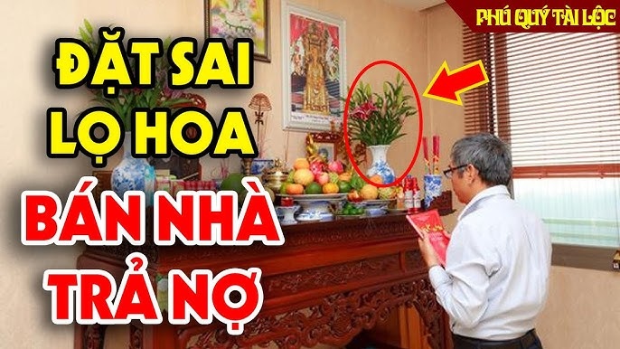 Có một quy tắc rất phổ biến là việc đặt lọ hoa trên bàn thờ phải được thực hiện đúng cách để đem lại may mắn và hút lộc cho gia đình.