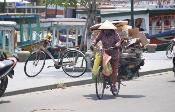 Sau khi đem về chế biến, lọc ra, có thể bán lại với giá vài chục ngàn/kg với đồng, nhôm; vỏ nhựa cũng bán được giá chục ngàn/kg. N