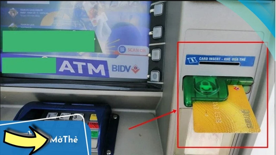 Khi bị máy ATM nuốt thẻ, trước tiên bạn hãy kiểm tra bằng cách nhấn thêm 1 số nút khác xem máy có nhả thẻ ra không.